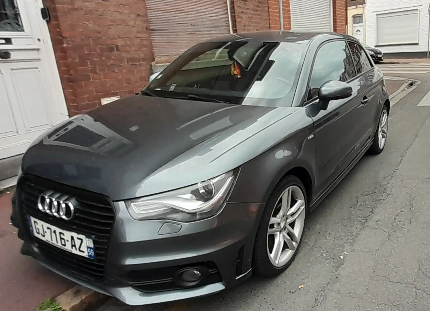 Audi A1 1.6 TDI 105 S line+ Gris - 2