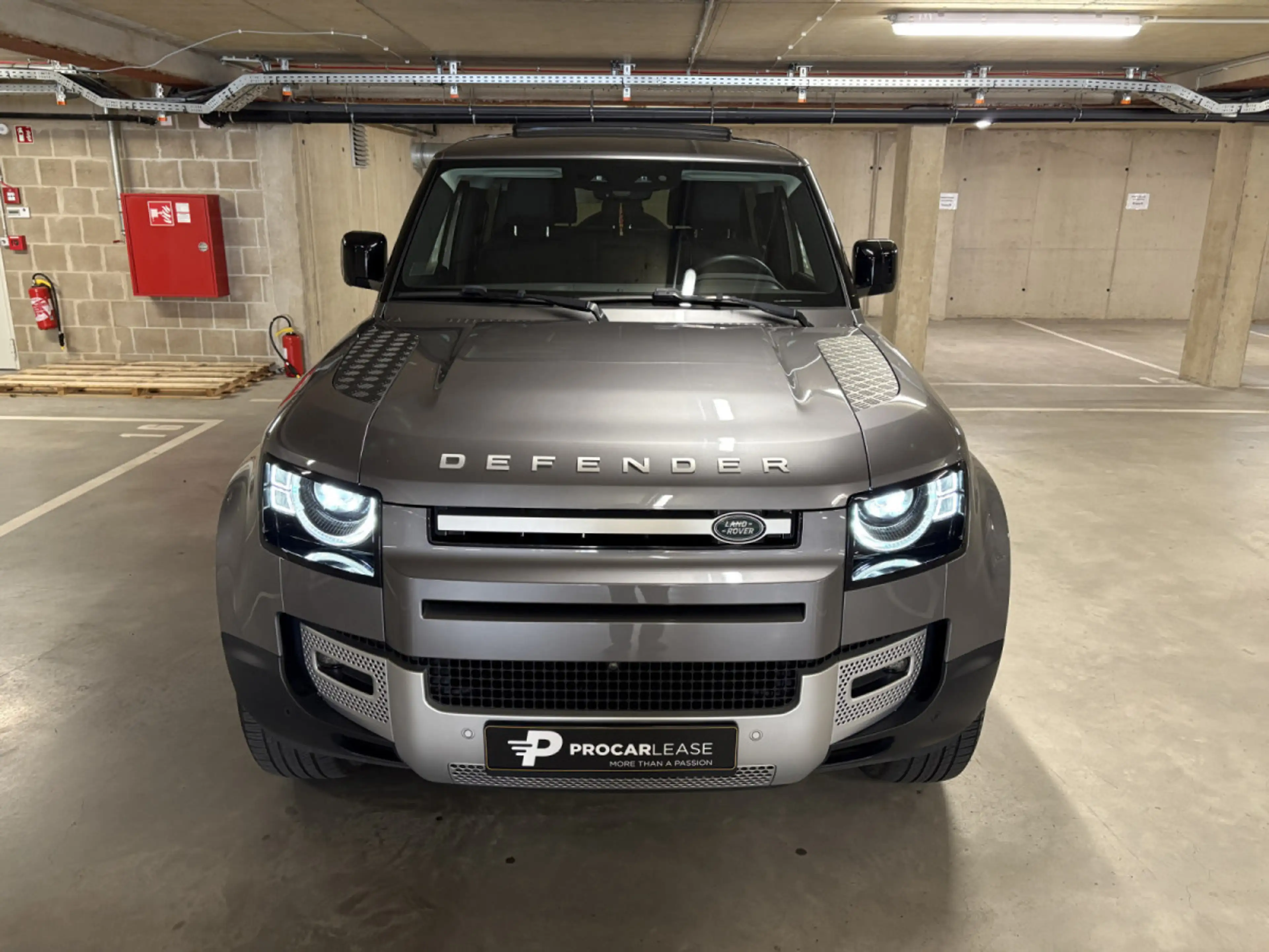 Land Rover Defender DEFENDER 90 S 3.0 D200/ PANORAMA/ APPLE CAR PLAY/ — photo 6