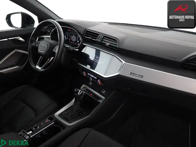 Audi Q3 view 10