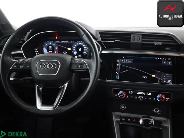 Audi Q3 view 15