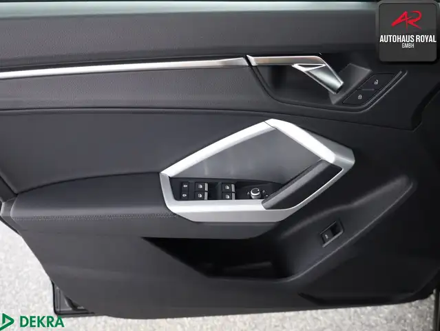 Audi Q3 view 14