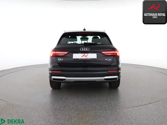 Audi Q3 view 4