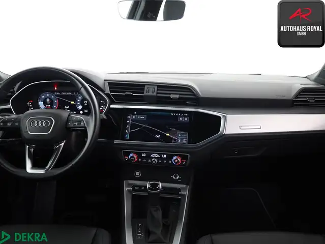 Audi Q3 view 11