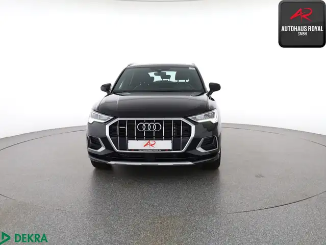 Audi Q3 view 8