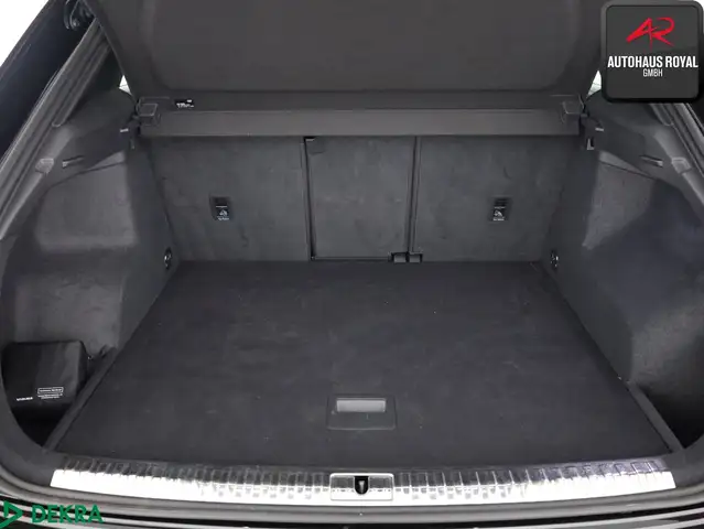 Audi Q3 view 9