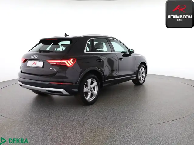Audi Q3 view 5