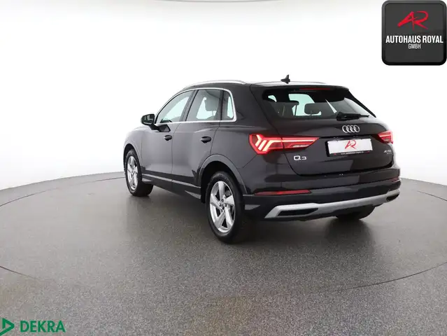 Audi Q3 view 3