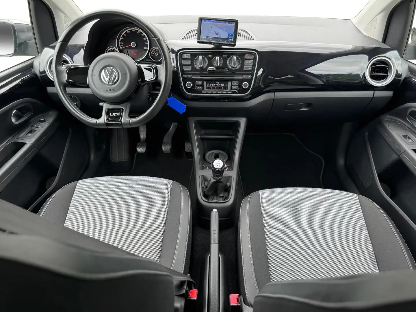 Volkswagen up! 1.0 high up! BlueMotion, panoramadak, 16 inch, nav Zwart - 2