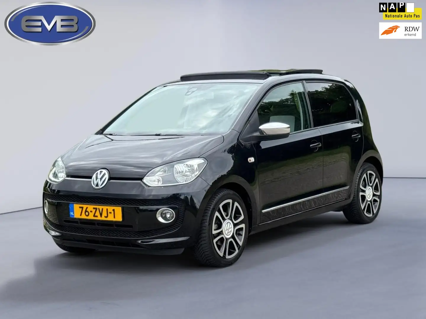 Volkswagen up! 1.0 high up! BlueMotion, panoramadak, 16 inch, nav Zwart - 1