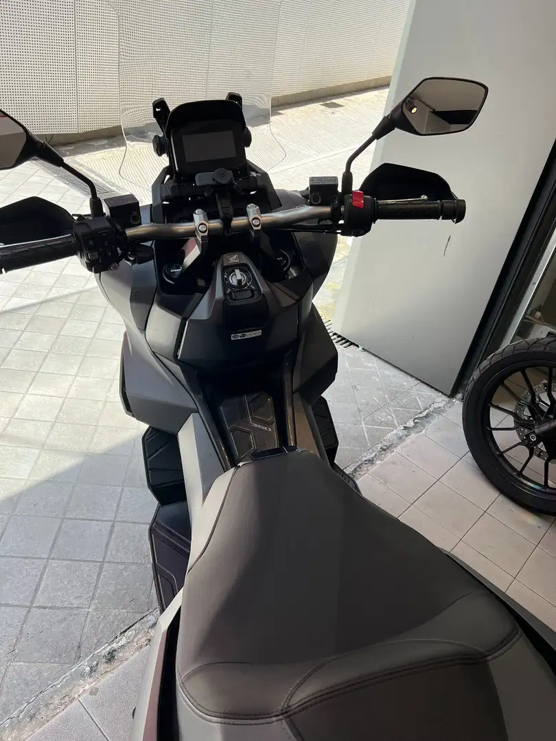 Honda ADV 350 Grau - 1