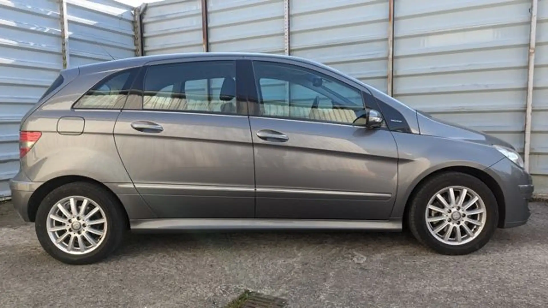 Mercedes-Benz B 200 Special Edition*2 Hand*Alufelgen*TÜV:NEU* Grau - 2