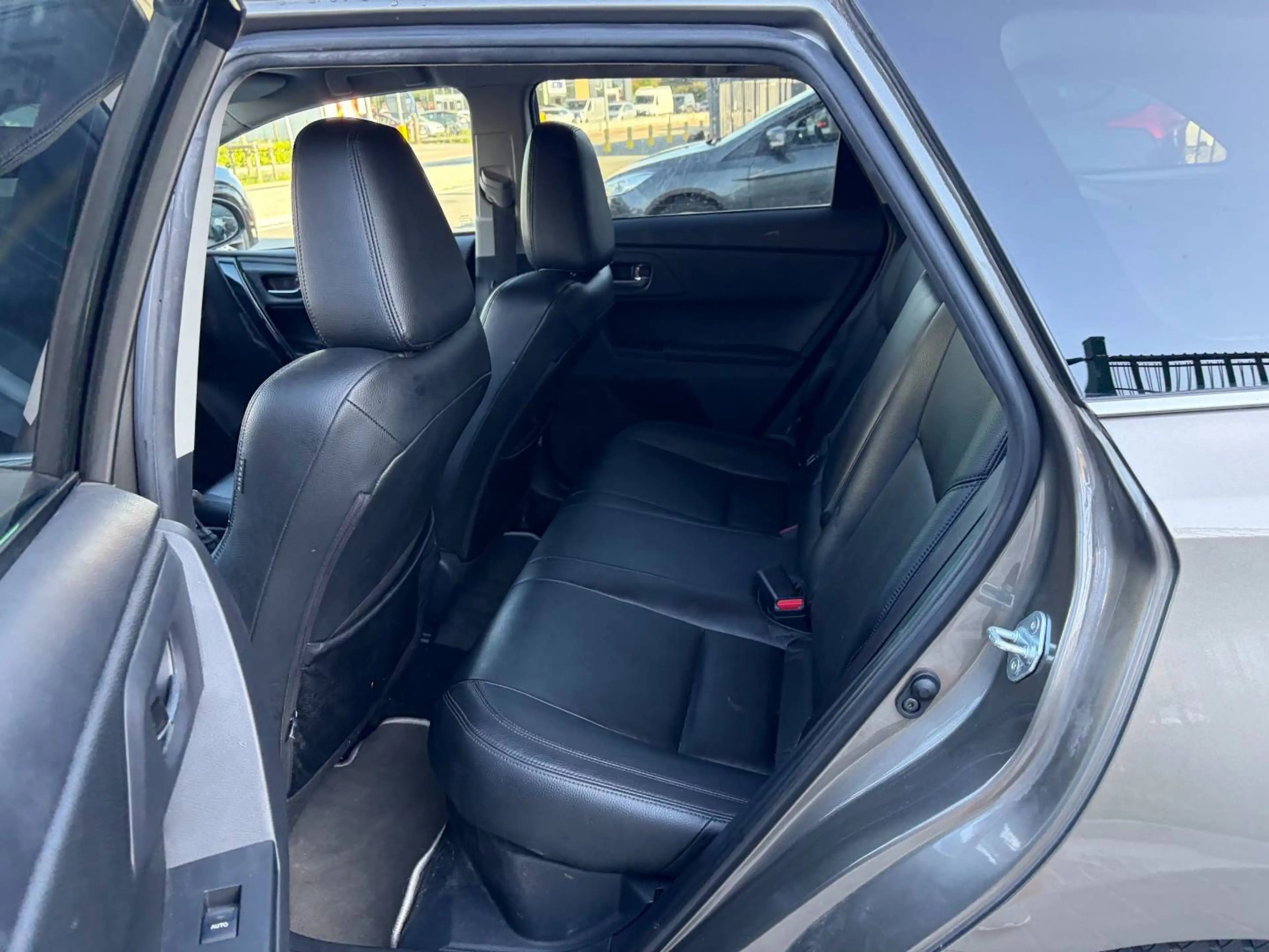 Toyota Auris Auris SW HEV 1.8i CNG — photo 15