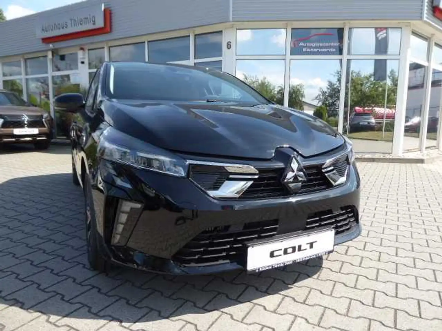 Mitsubishi Colt PLUS 1.0 T-Benziner 6-Gang - AHK schwenkbar Schwarz - 1