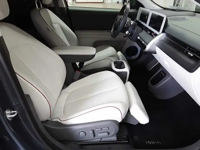 Hyundai Ioniq view 8