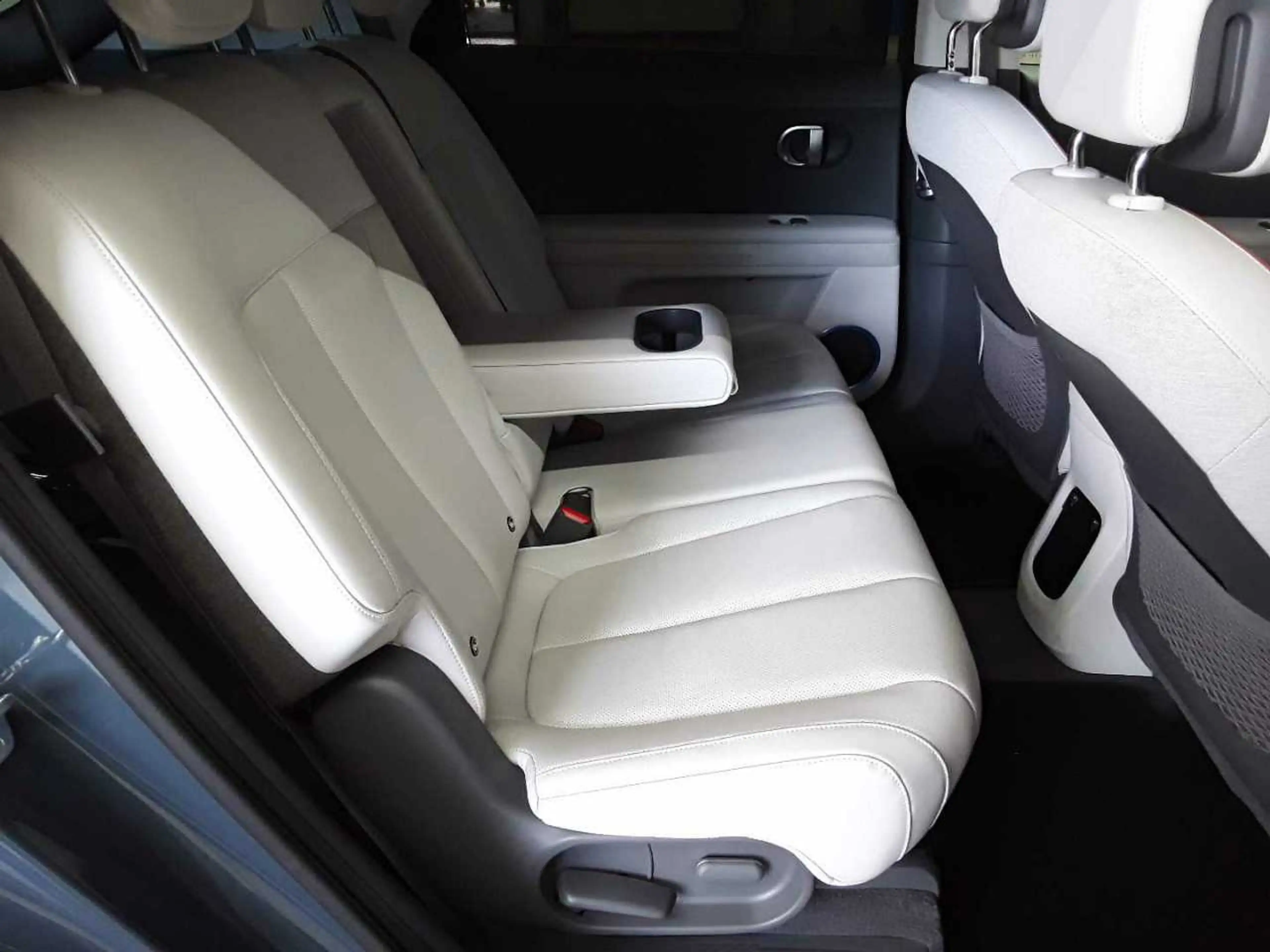 Hyundai IONIQ 5 77,4 kWh 4WD Uniq PANO LEDER — photo 14