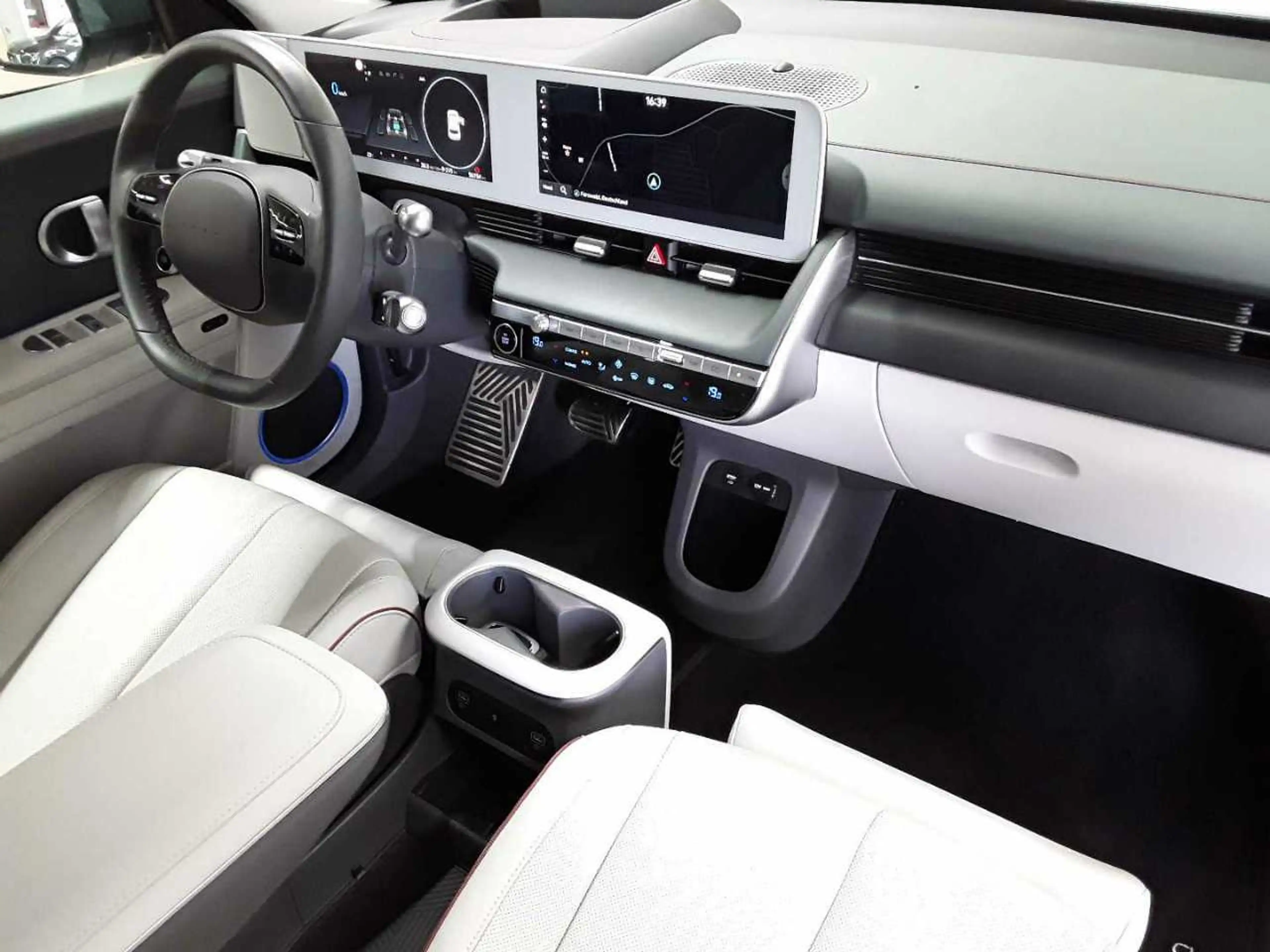 Hyundai IONIQ 5 77,4 kWh 4WD Uniq PANO LEDER — photo 9