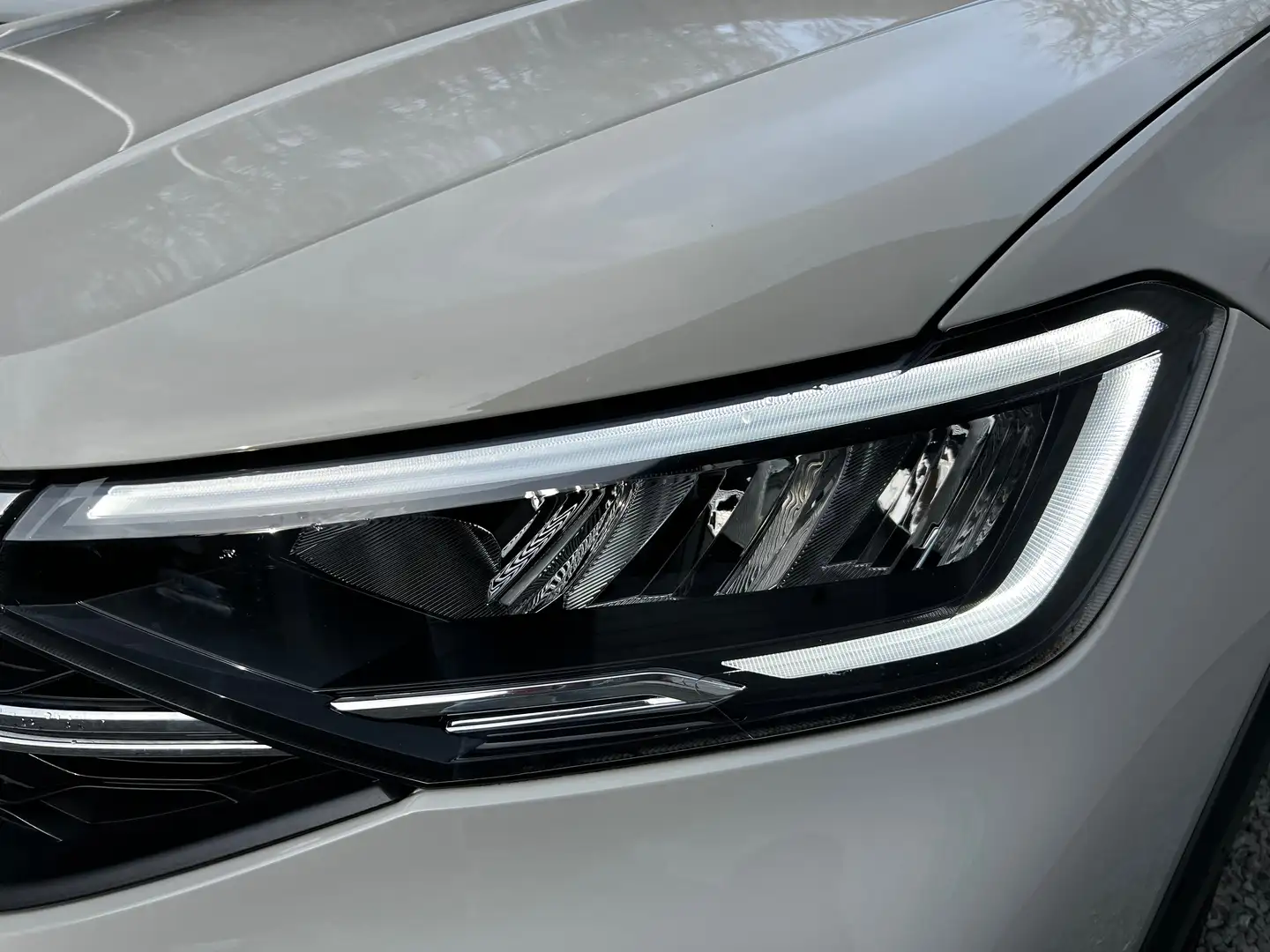 Volkswagen Taigo Taigo 1.0 TSI United OPF DSG - GARANTIE - TVAC Gris - 2