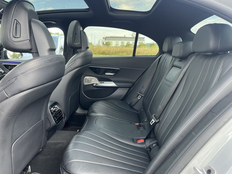 Mercedes-Benz E 400 e 4MATIC Limousine mit EQ Hybrid Technolog — photo 11