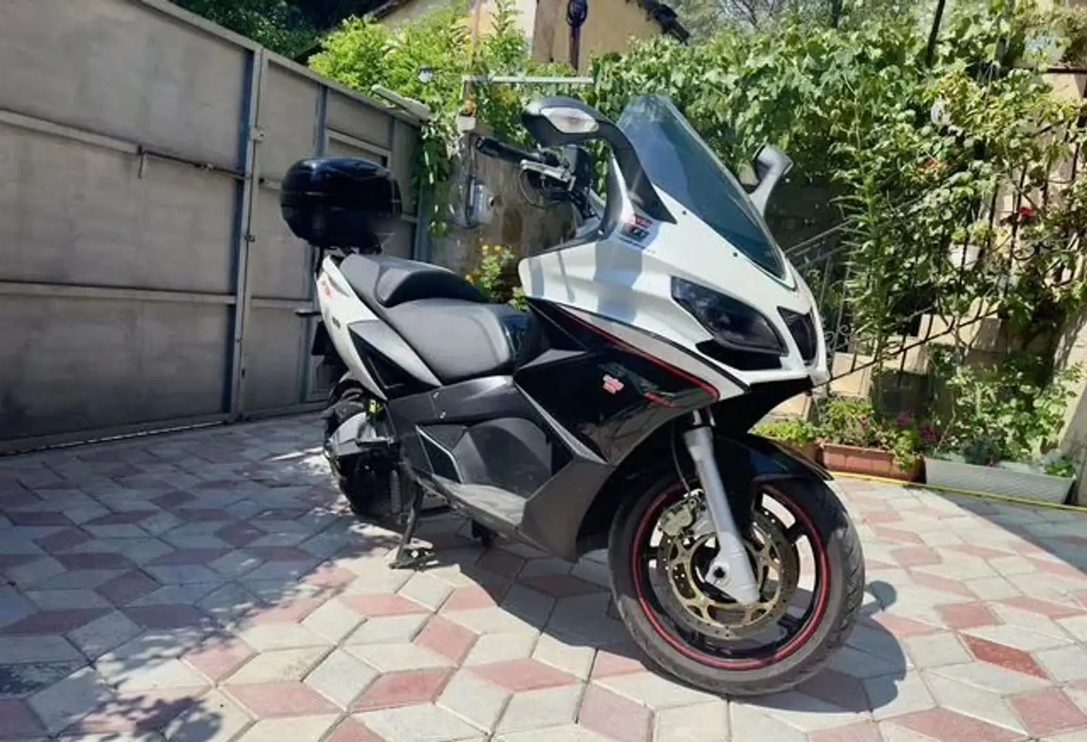Aprilia SRV 850 Blanco - 2
