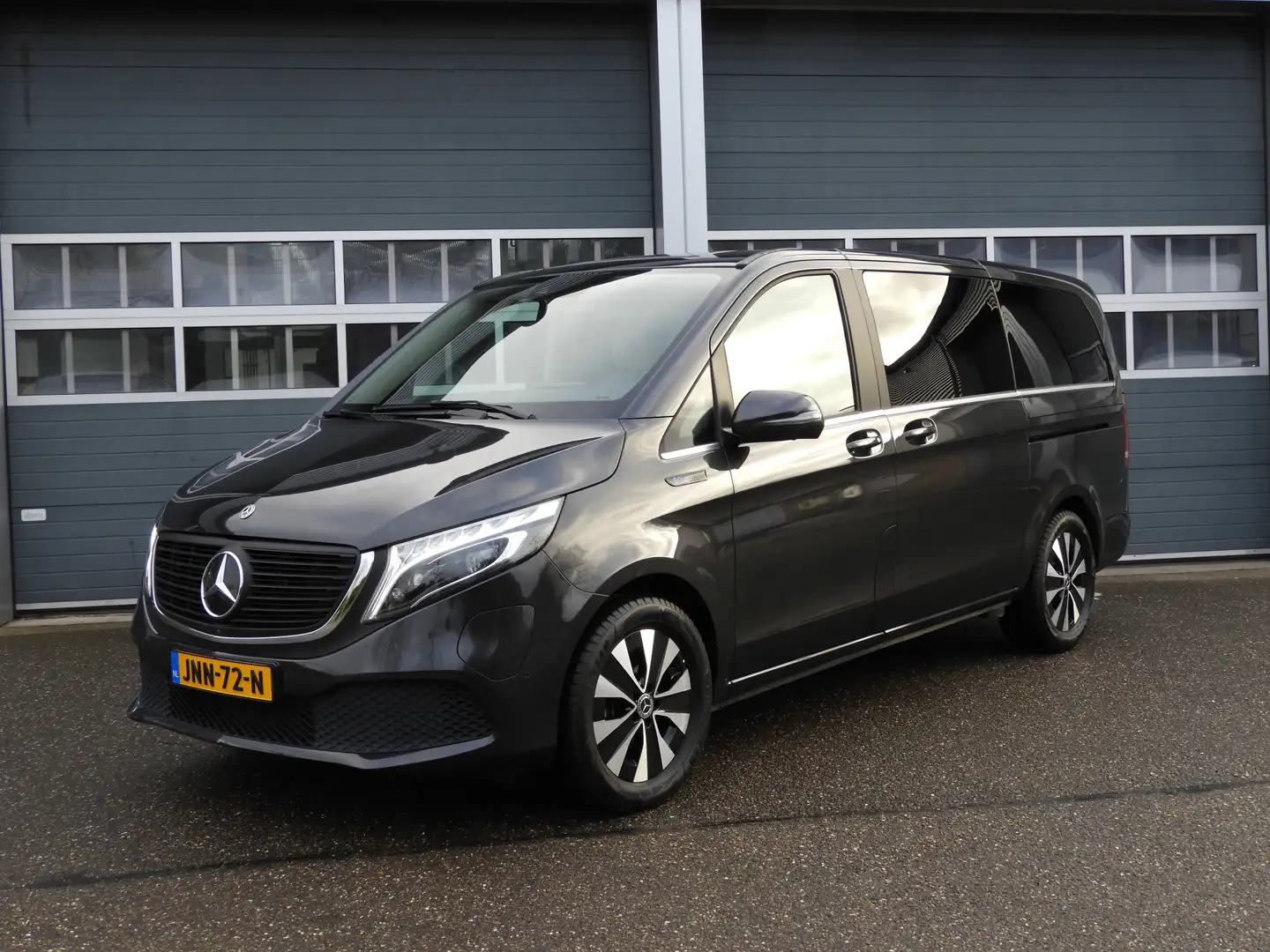 Mercedes-Benz EQV 300 L2 AVANTGARDE | LED | LEDER | DISTRONIC | 360° CAM Grijs - 1