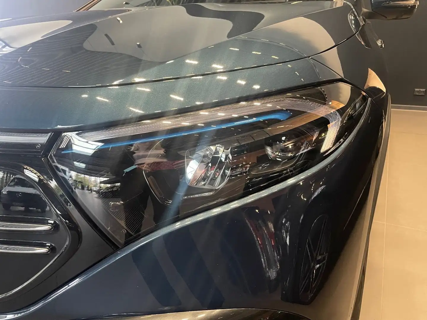 Mercedes-Benz EQA 250 AMG+AHK+360°+KEYLESS+KAMERA+DISTRONIC Bleu - 2