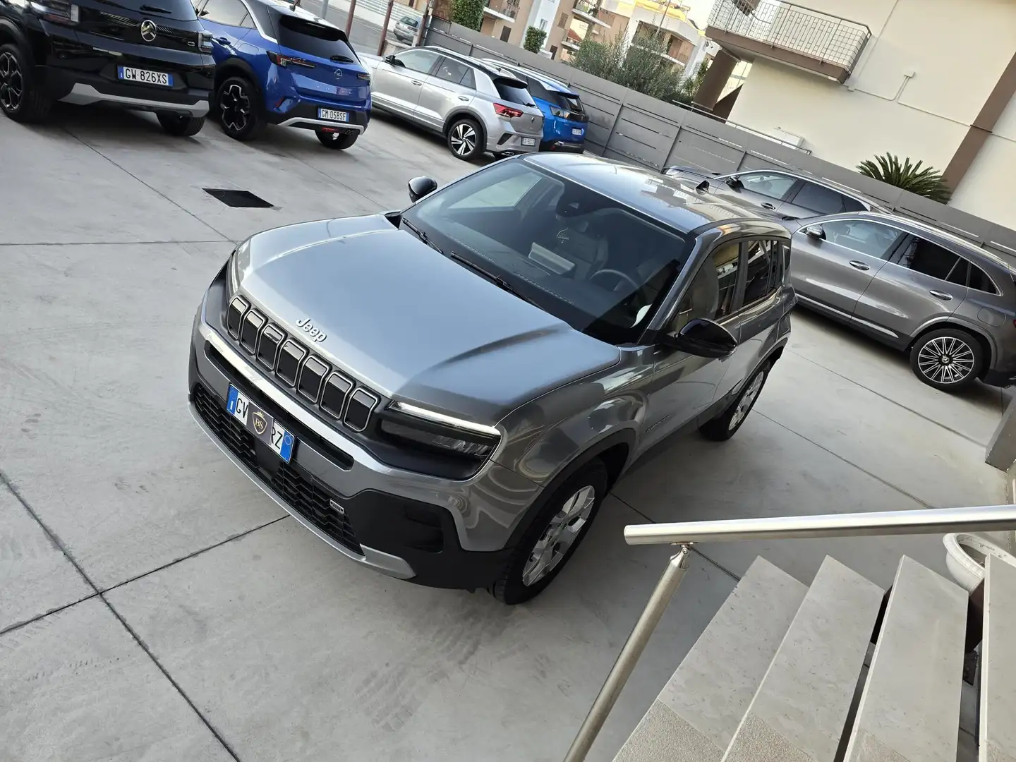 Jeep Avenger Avenger 1.2 turbo e-hybridAltitude fwd 110cv edct6 Gris - 2