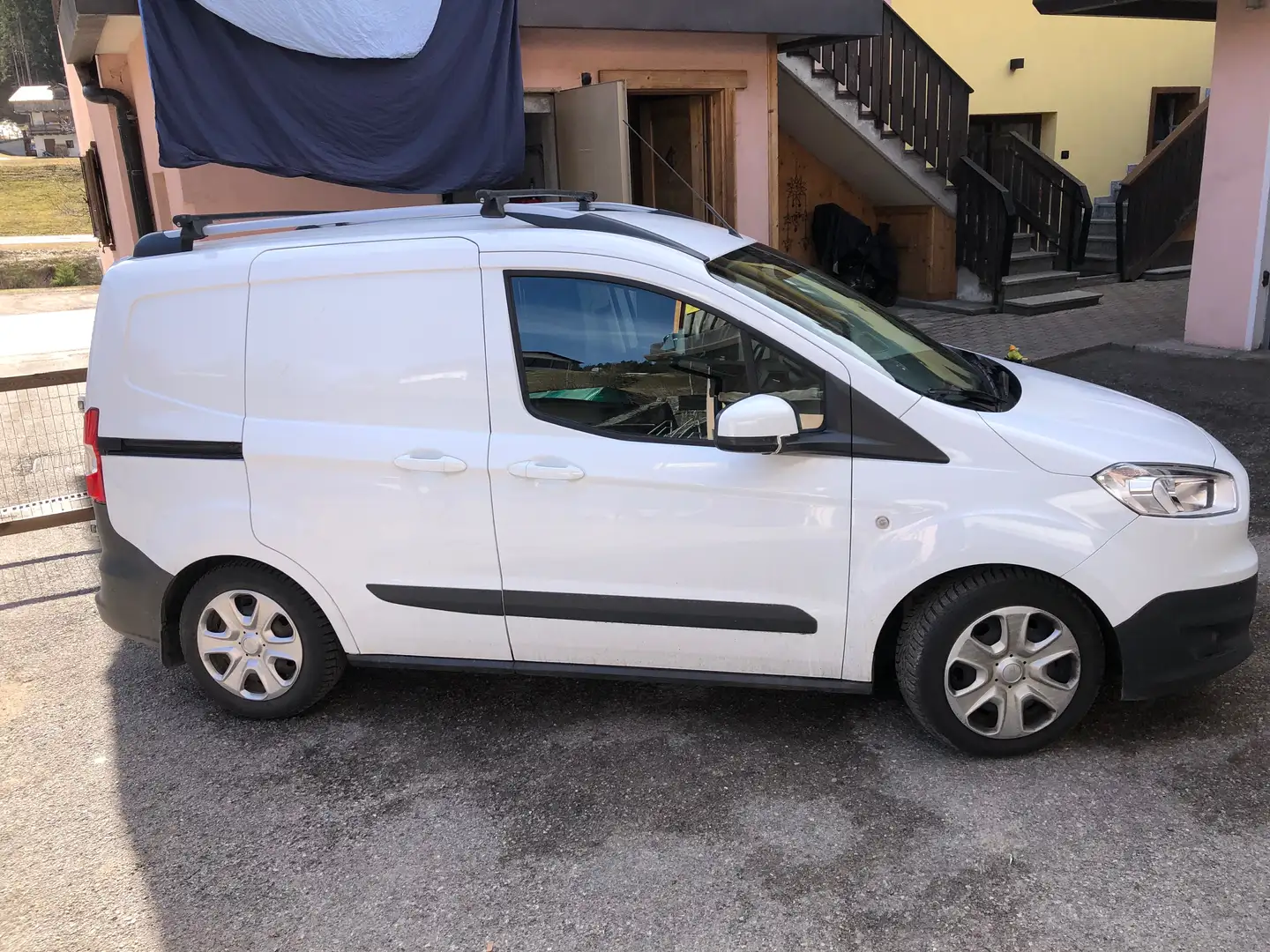 Ford Transit Courier Bianco - 1