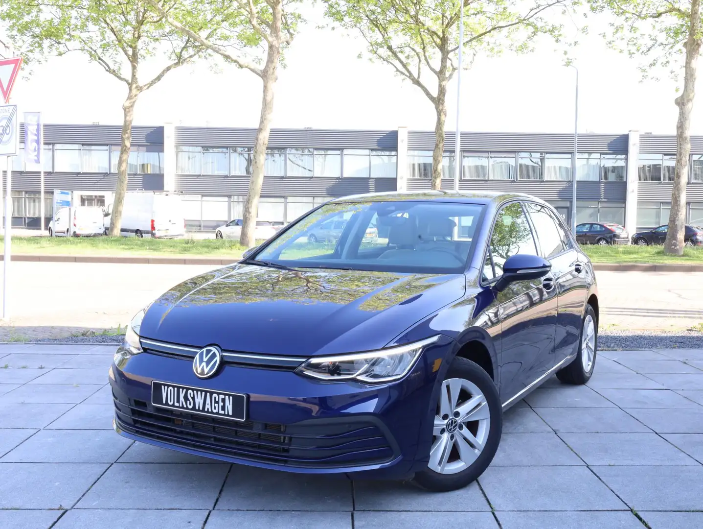 Volkswagen Golf 1.5 eTSI Life Adaptive Cruise | Stoel&Stuurverwarm Bleu - 1