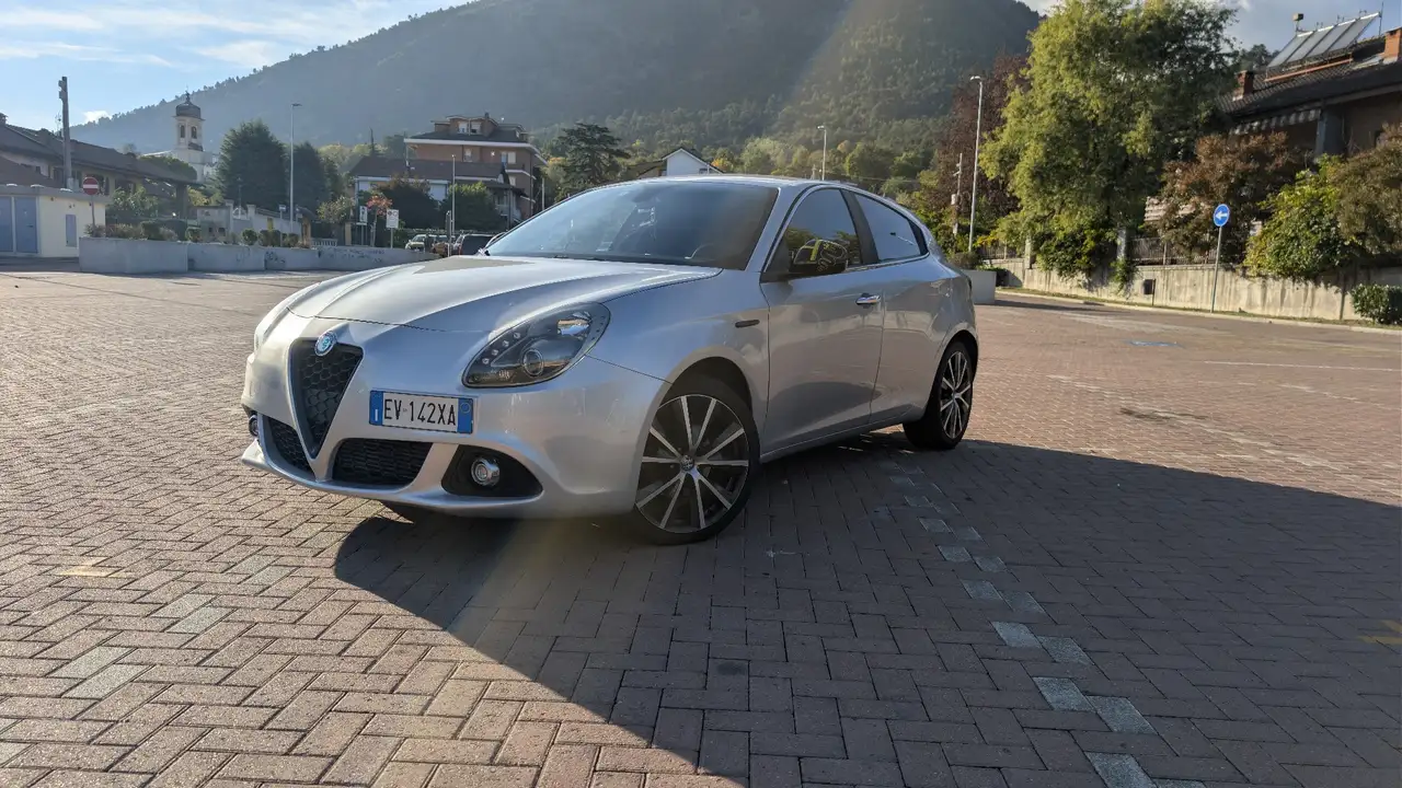 Alfa Romeo Giulietta 1.6 jtdm Sprint — photo 1 of 9