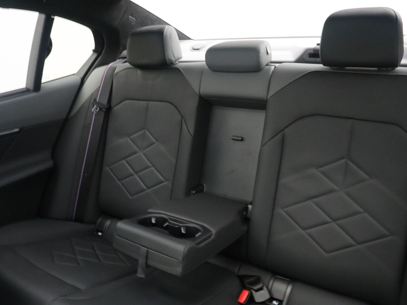 BMW 550 5 Serie 550e xDrive — photo 15