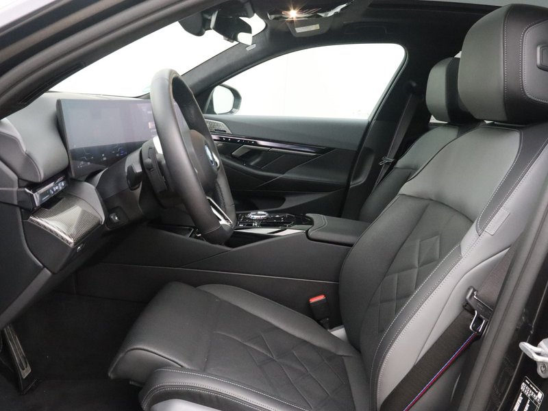 BMW 550 5 Serie 550e xDrive — photo 13