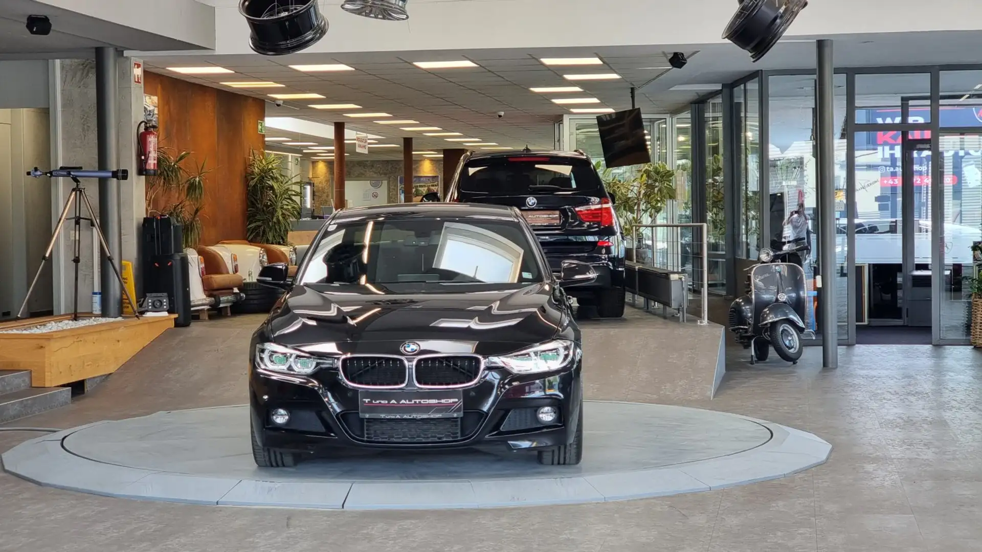 BMW 320 i F30 M-Paket Aut. *Navi*LED*19Zoll* Negro - 2