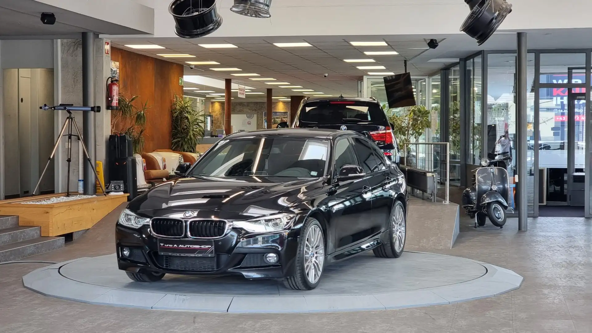 BMW 320 i F30 M-Paket Aut. *Navi*LED*19Zoll* Negro - 1