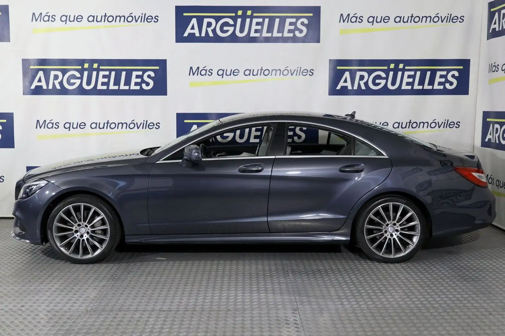 Mercedes-Benz CLS 400 AMG Line 333cv Gris - 2