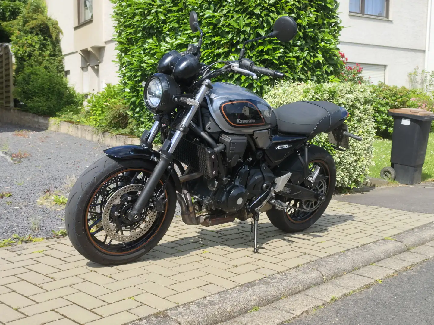 Kawasaki Z 650 RS Silber - 1