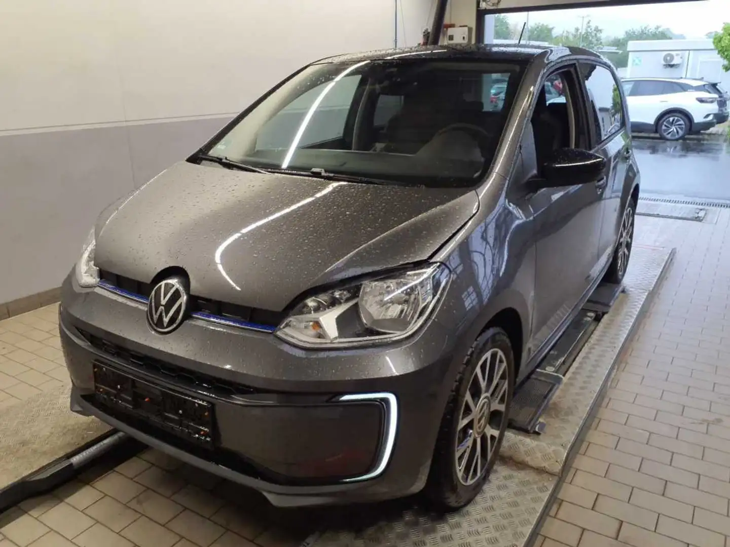 Volkswagen e-up! EDITION +CCS+REAR-VIEW+MAPS&MORE+KLIMA+SHZ Silber - 2