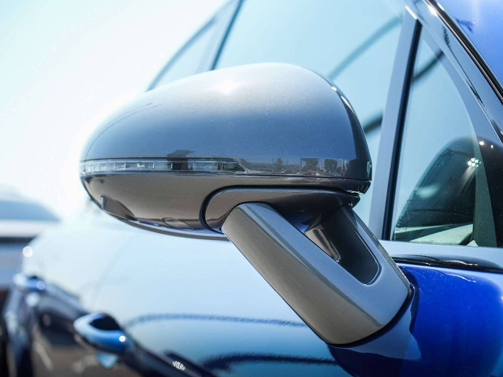 2025 Porsche Macan thumb 26