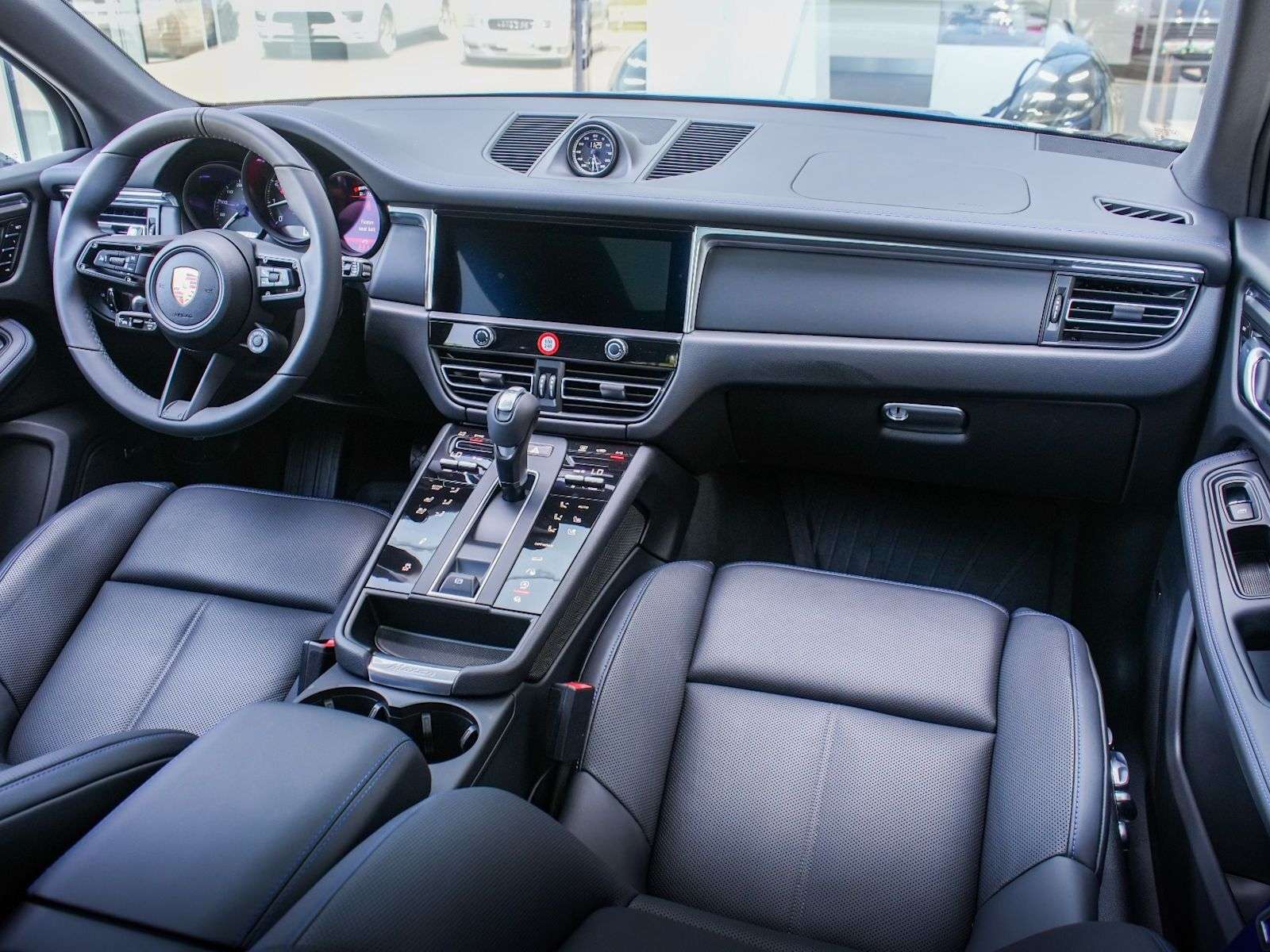 2025 Porsche Macan thumb 15