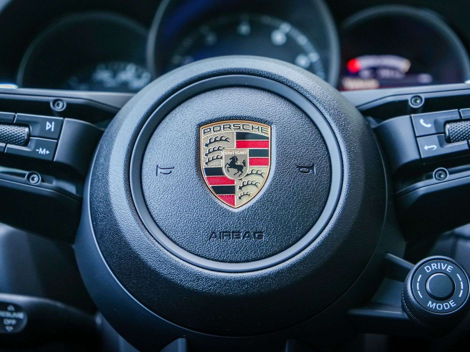 2025 Porsche Macan thumb 31