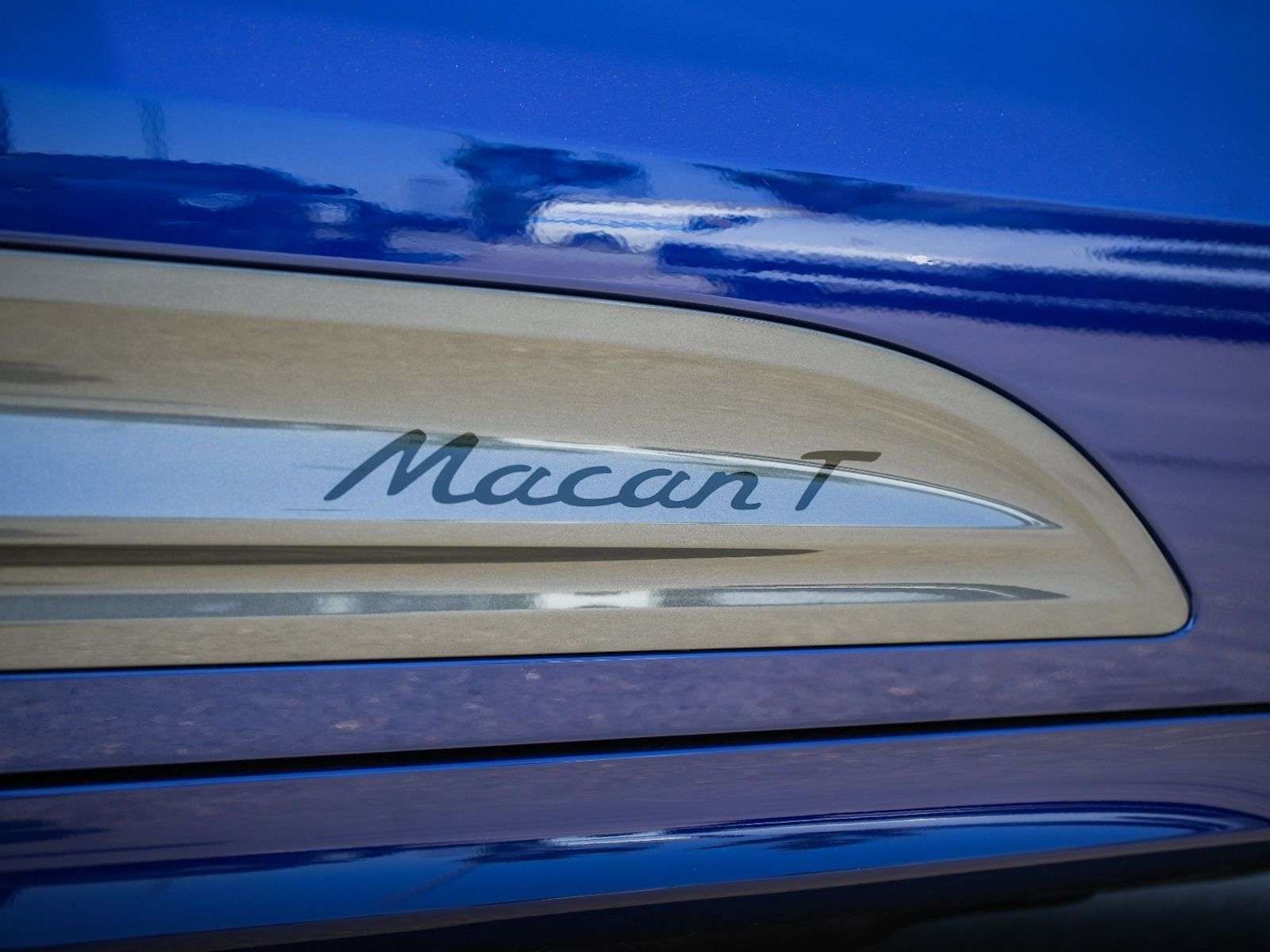 2025 Porsche Macan thumb 25