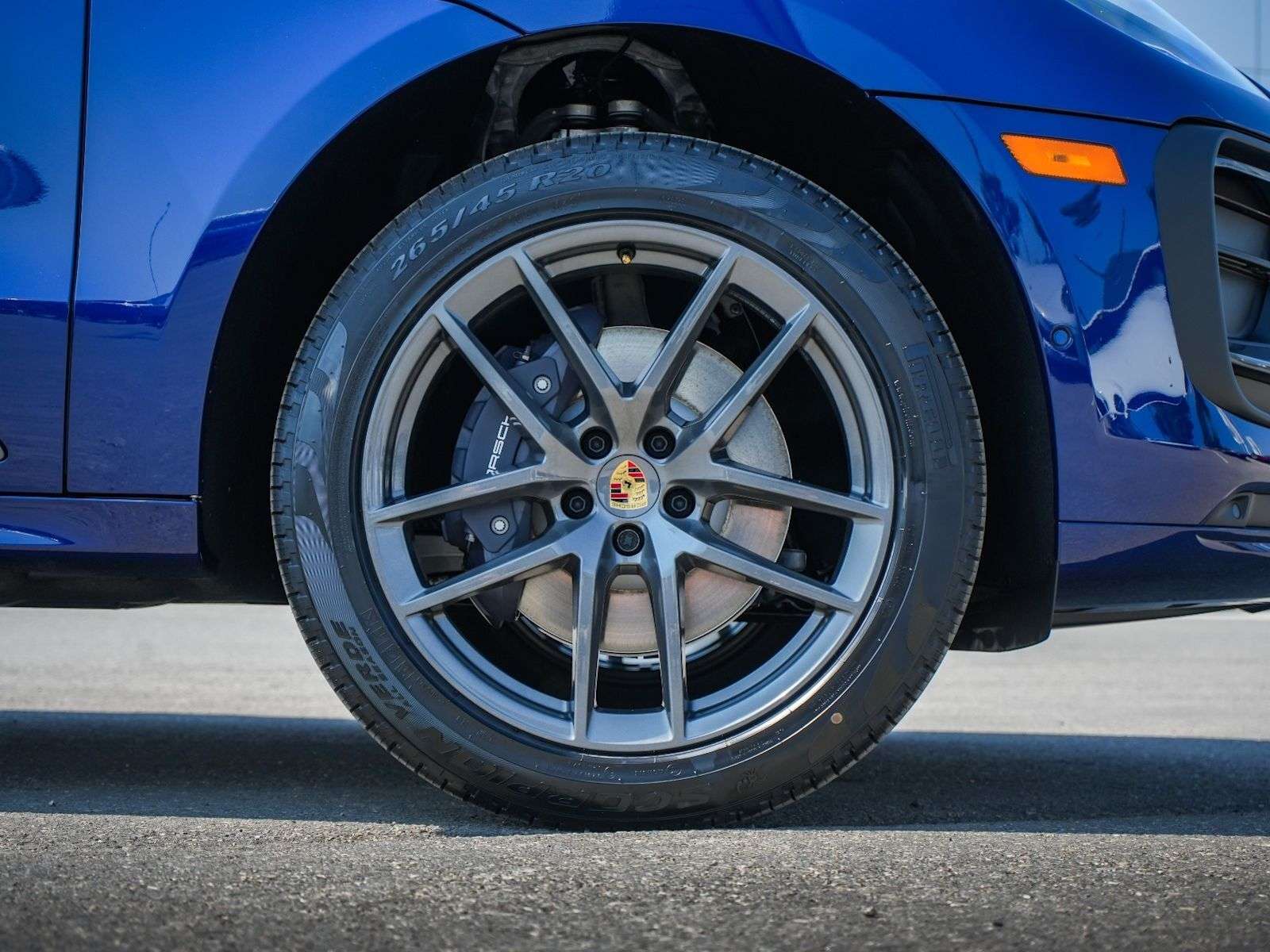 2025 Porsche Macan alt 2