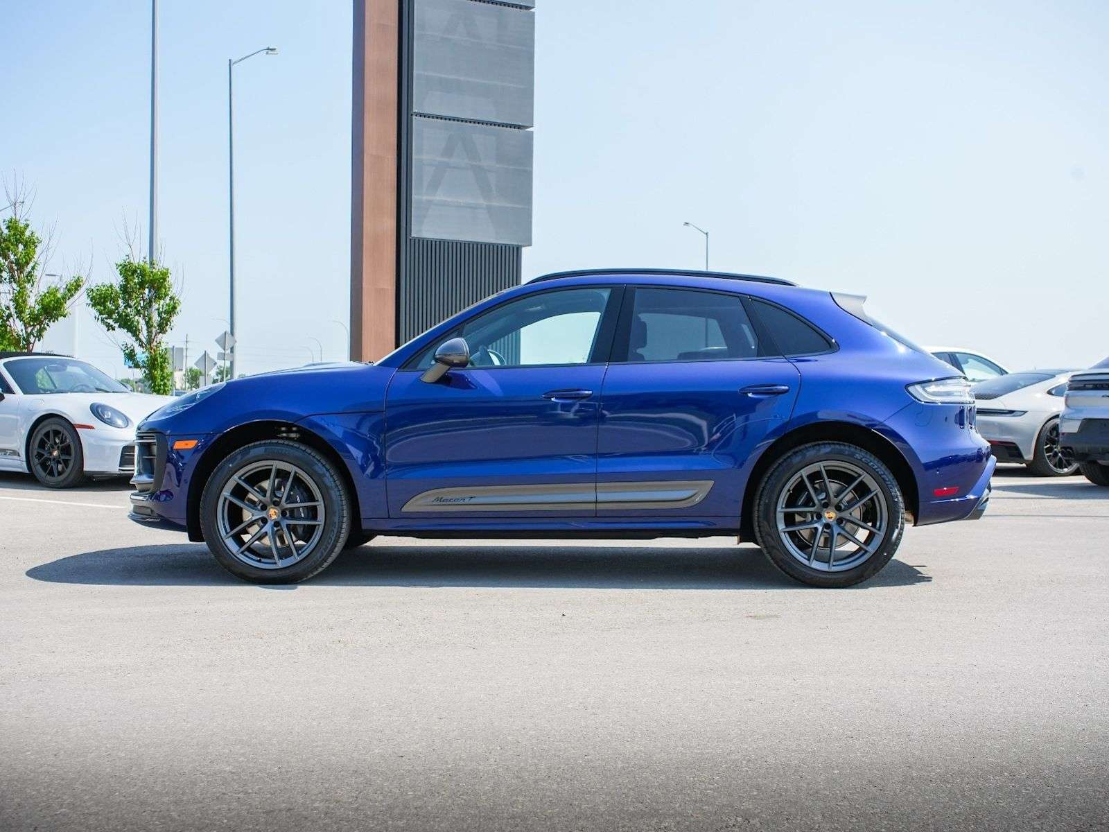 2025 Porsche Macan alt 4