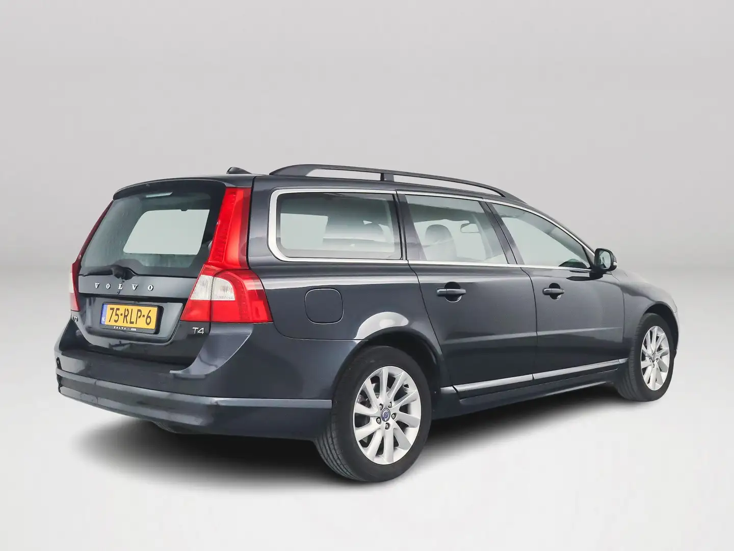 Volvo V70 T4 Aut. Limited Edition | Stoelverwarming Grijs - 2