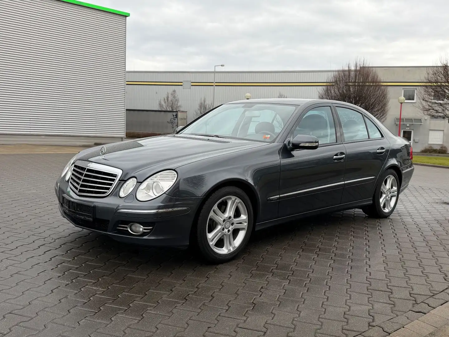 Mercedes-Benz E 220 CDI Limousine Grau - 1
