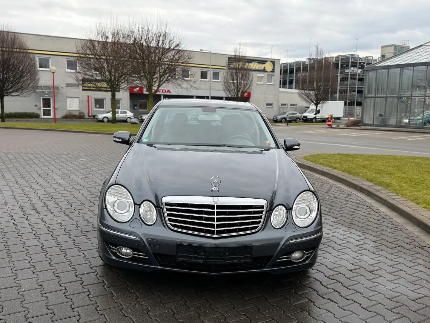 Mercedes-Benz E 220 CDI Limousine Grau - 2