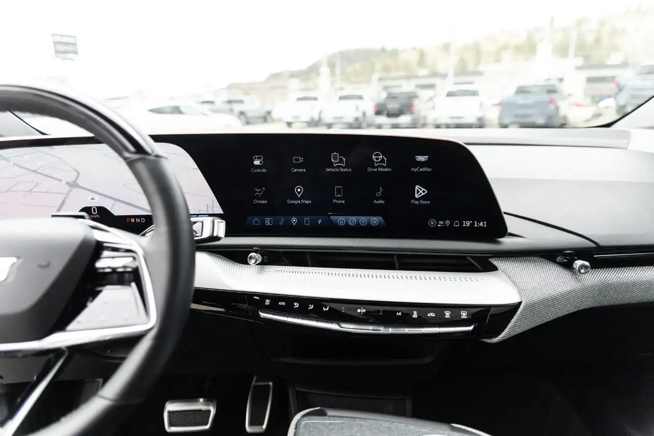 Cadillac Optiq снимка Cadillac Optiq