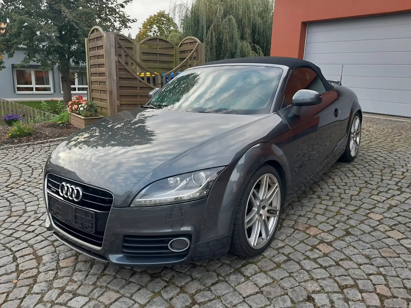 Audi TT 2.0 TDI Roadster quattro Šedá - 2