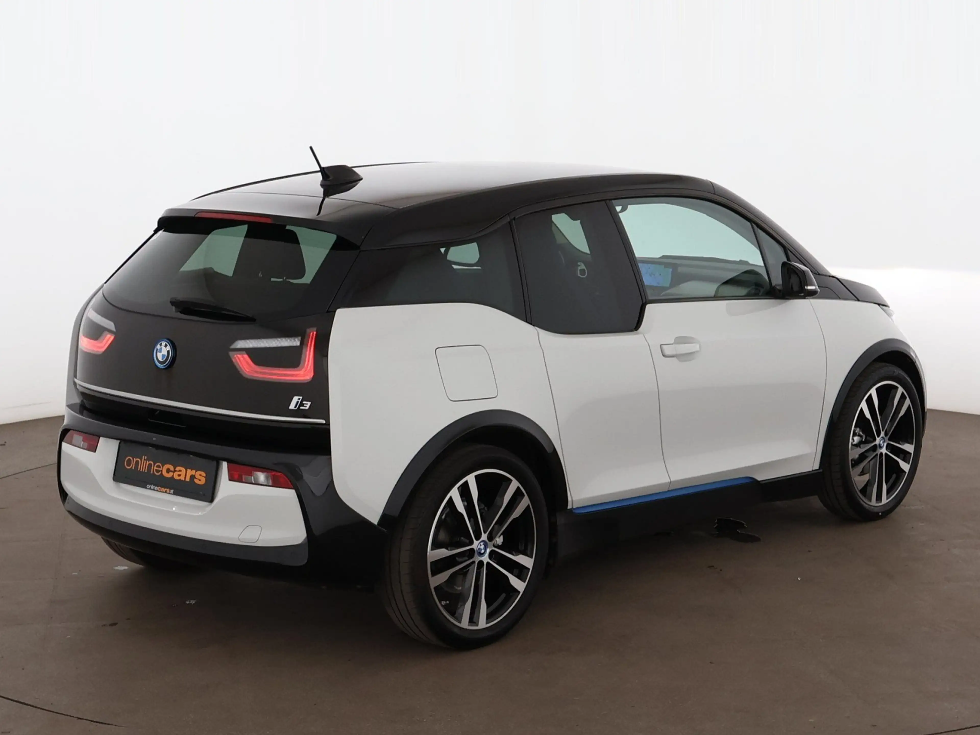 BMW i3 42kWh Aut LED WAERMEPUMPE NAVI R-CAM SITZHZG — photo 8
