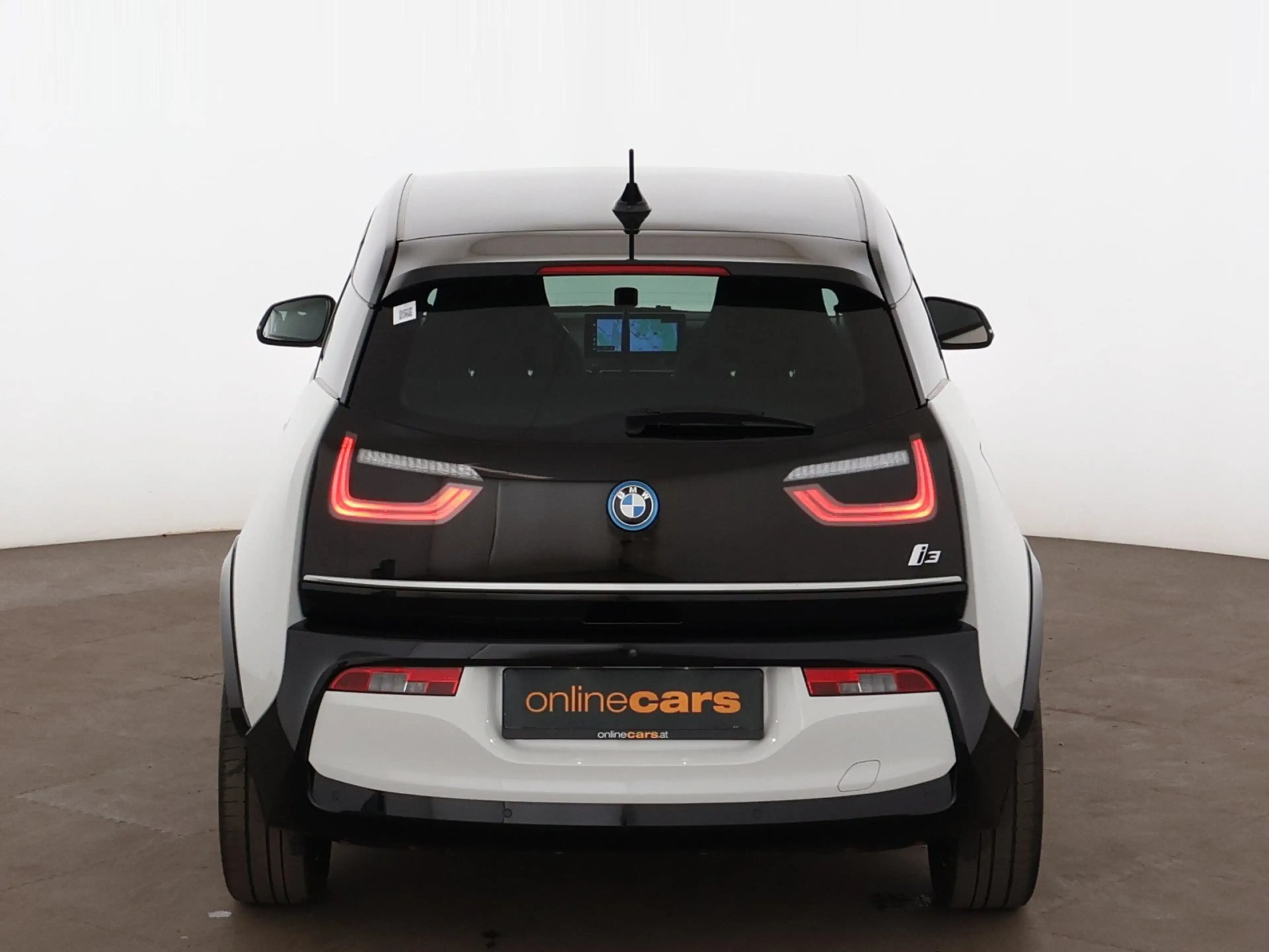 BMW i3 42kWh Aut LED WAERMEPUMPE NAVI R-CAM SITZHZG — photo 7
