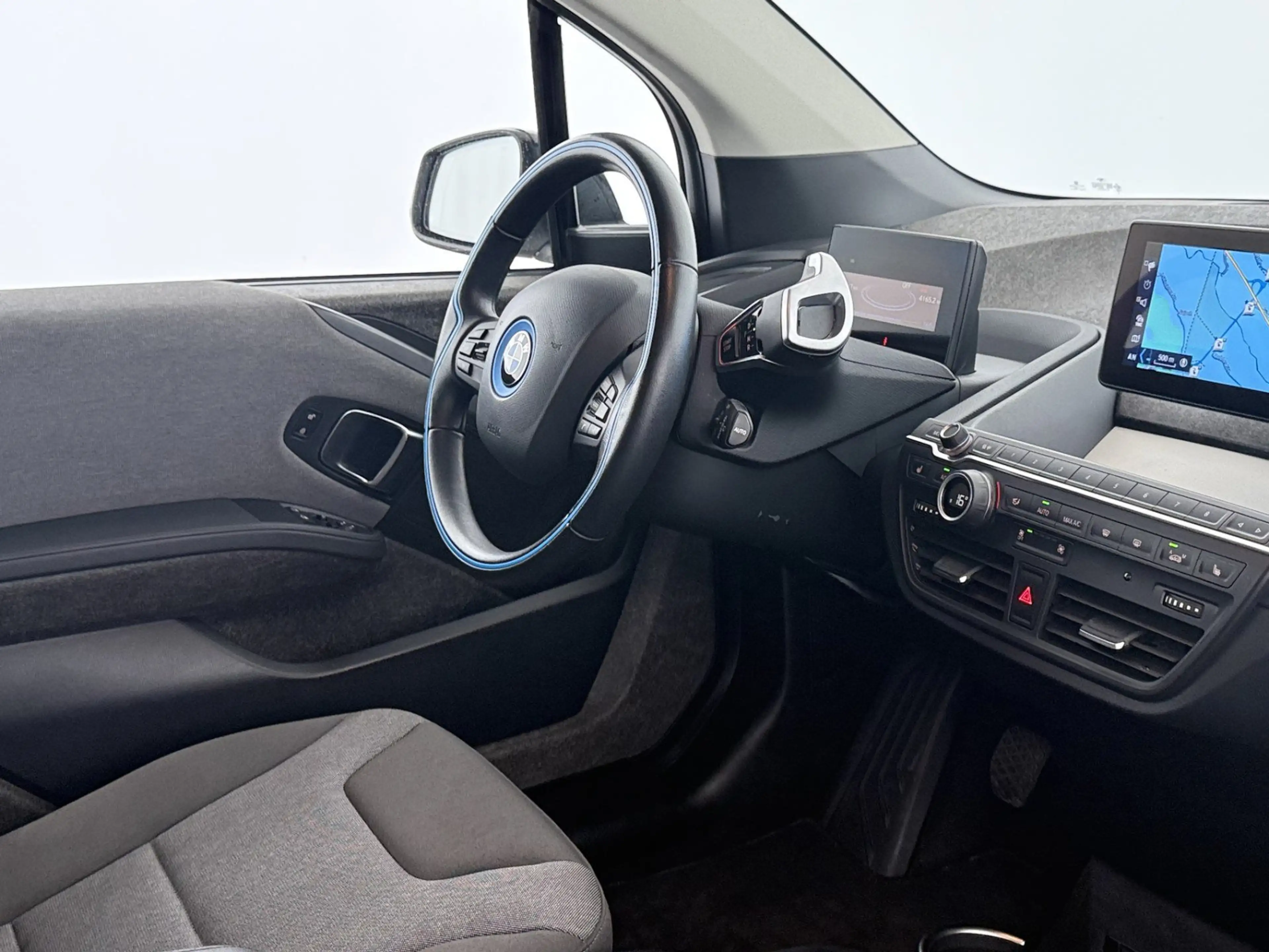 BMW i3 42kWh Aut LED WAERMEPUMPE NAVI R-CAM SITZHZG — photo 13